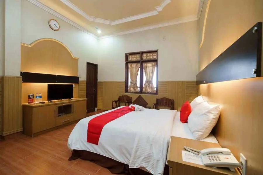 RedDoorz near RS Harapan Pematangsiantar - Bedroom