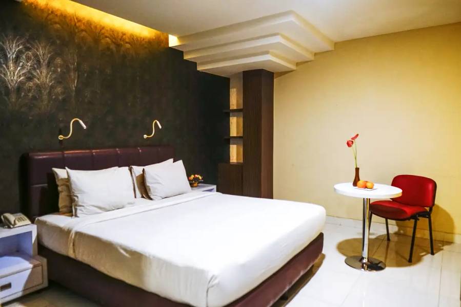 Empress Hotel Makassar by LIFE - Bedroom
