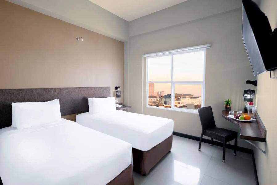 Tree Hotel Panakkukang Makassar by LIFE - Bedroom