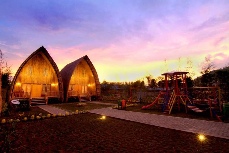 Villa ChavaMinerva Istana Bunga - Building