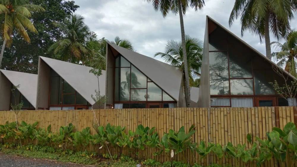 Hiromi Glamping Anyer Beach Resort - Building