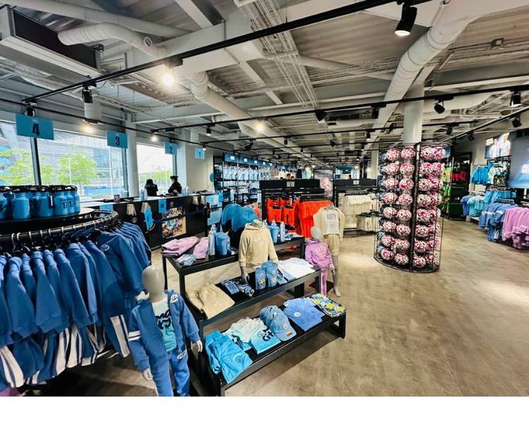 City Store là thiên đường mua sắm dành cho những tín đồ bóng đá khi đến thăm sân vận động Etihad Stadium.