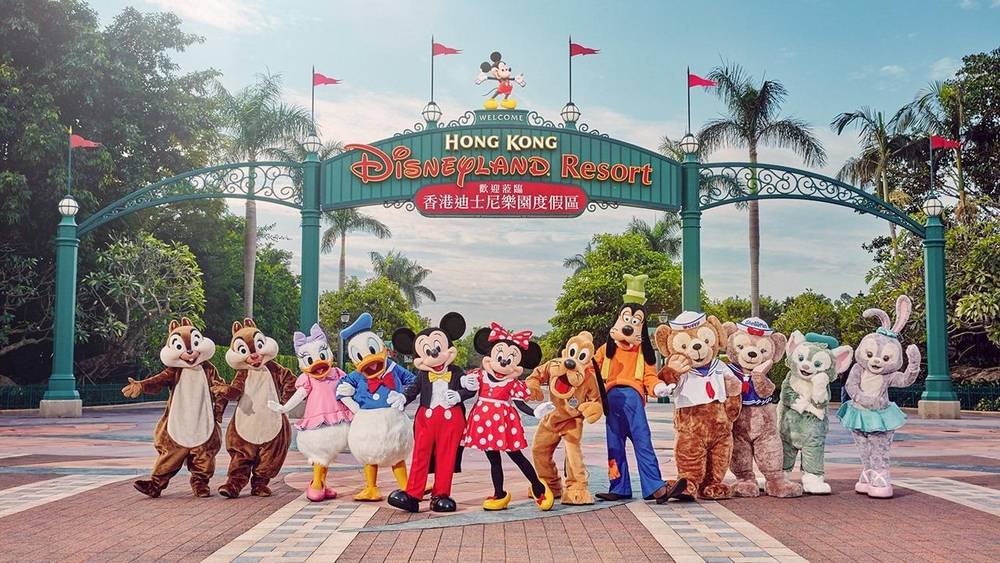 Disneyland Hồng Kông là công viên chủ đề Disney nằm ngay trên đảo Lantau. 