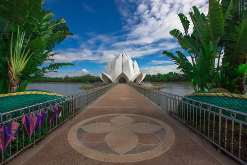 อุโบสถดอกบัวกลางน้ำ วัดสันติวนาราม - ที่เที่ยวอุดรธานี