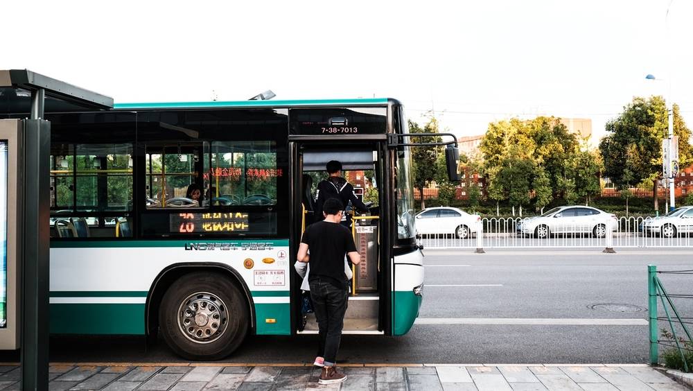 Xe buýt là phương tiện di chuyển đơn giản nhất để đến Kiệu Tử Sơn. 