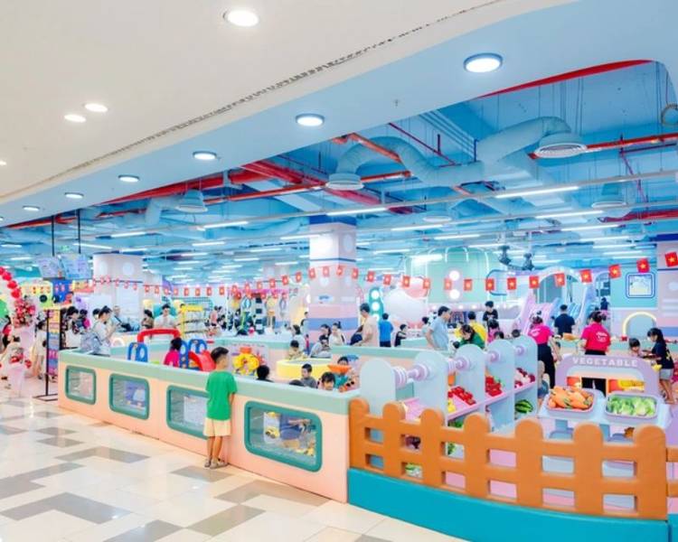 Cả AEON Mall Bình Tân và SC VivoCity đều có các khu vui chơi dành cho trẻ em.