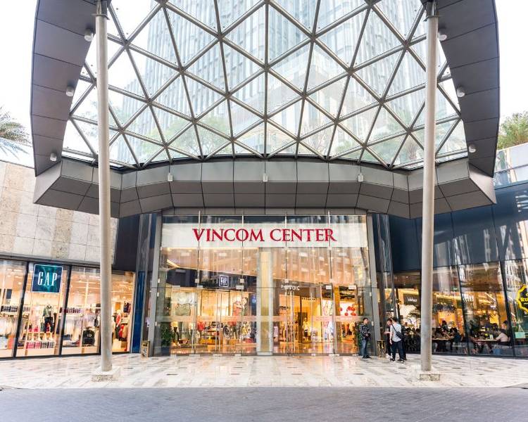 Vincom Center Landmark 81 là nơi quy tụ nhiều thương hiệu nổi tiếng giống như AEON Mall Tân Phú.
