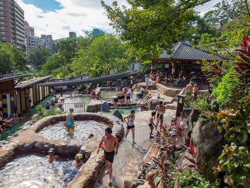 น้ำพุร้อนเป่ยโถว (Beitou) - Millennium Hot Spring (บ่อน้ำพุร้อนสาธารณะ) 