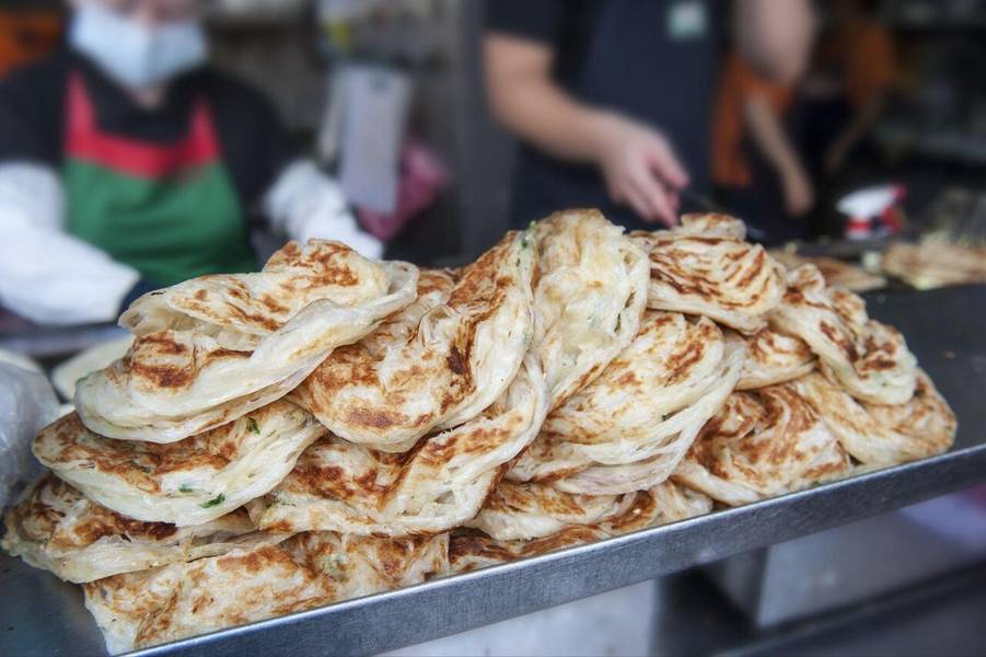 Bánh xèo hành lá là món ăn nổi tiếng nhất tại Nghi Lan. 