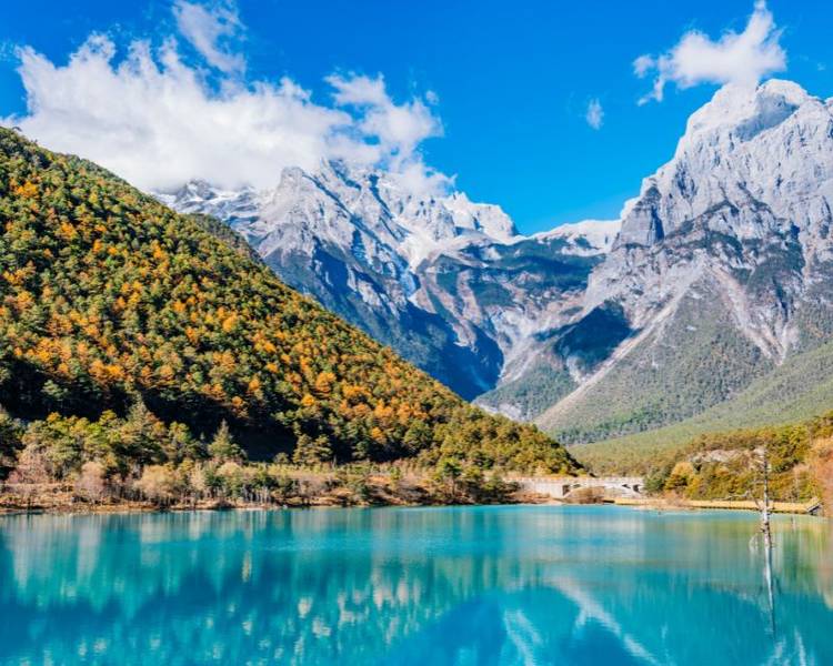 Thung lũng Lam Nguyệt ở Lệ Giang Trung Quốc là điểm đến yêu thích của rất nhiều du khách.