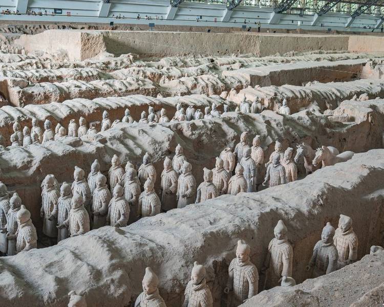 Đội quân đất nung khổng lồ tại Lăng mộ Tần Thủy Hoàng.