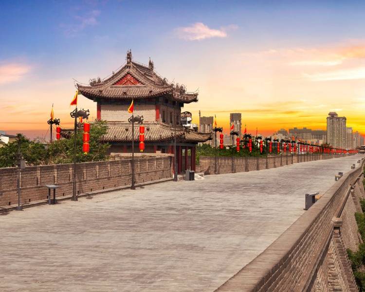 Trải nghiệm đạp xe quanh thành cổ để ngắm nhìn Tây An từ trên cao.