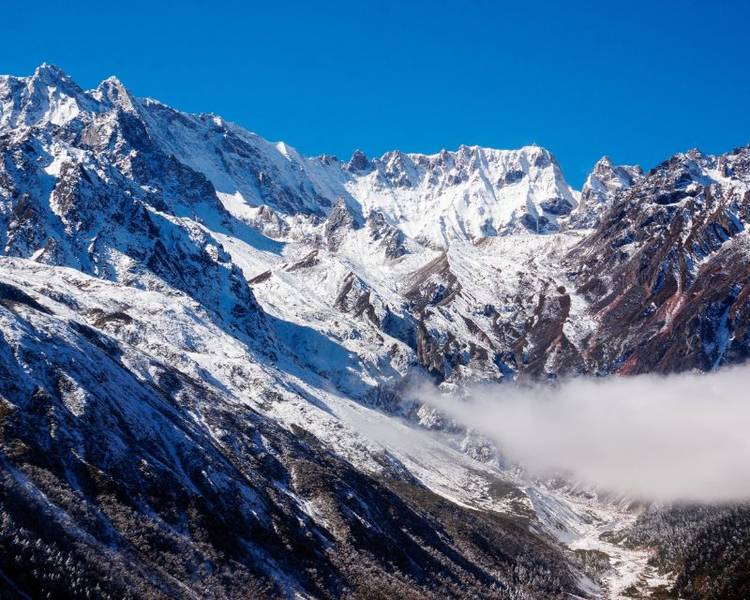 Vẻ đẹp hùng vĩ của núi Trường Bạch tại Cát Lâm.