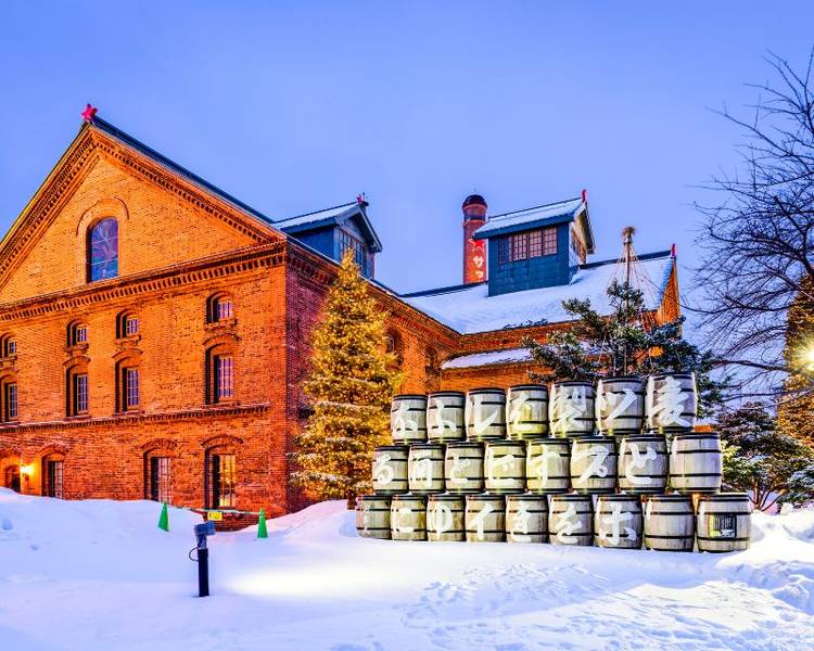 Tham quan bảo tàng bia Sapporo để tìm hiểu về thương hiệu bia lâu đời nhất Nhật Bản.