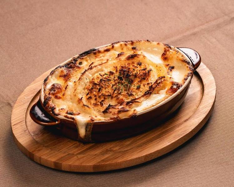 Món khoai tây nướng phủ bơ đặc trưng của Biei được lòng rất nhiều du khách.