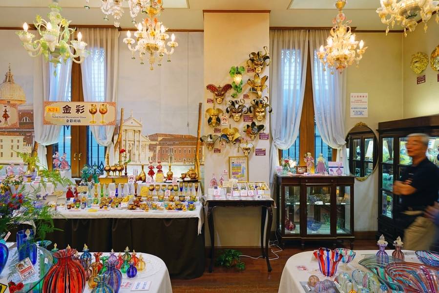 Không gian lấp lánh và rực rỡ sắc màu của các cửa hàng đồ thuỷ tinh ở Otaru.