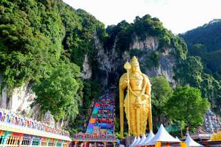 黑风洞探秘：七彩阶梯、洞穴奇观与印度教文化的全体验, Less than 1 min read