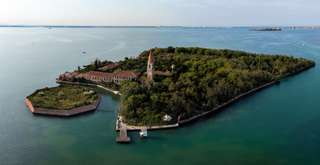 Pulau Poveglia: Sejarah dan Fakta Menarik Pulau di Laguna Venesia, Travel Bestie
