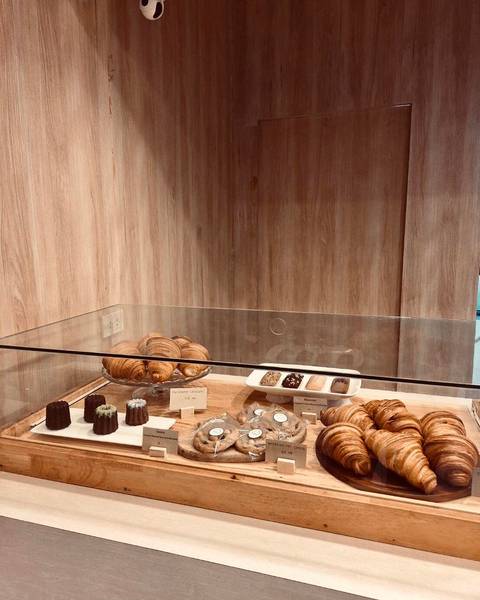 Meejai Bakery room