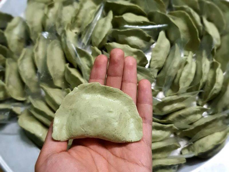 Bánh khúc làng Diềm là một trong những đặc sản Bắc Ninh vô cùng nổi tiếng với hương vị đặc trưng dân dã.