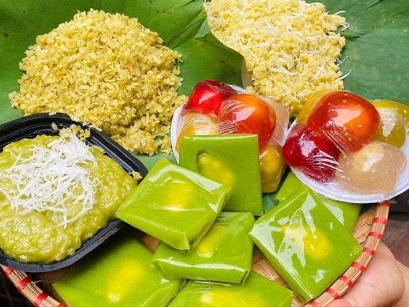 Bánh khúc Bắc Ninh (bánh khúc làng Diềm) là một trong những thức quà đặc sản Bắc Ninh dân dã bạn nên thử qua một lần.