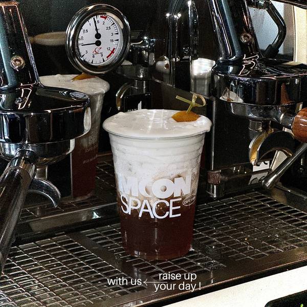 Moon Space Café & Bar