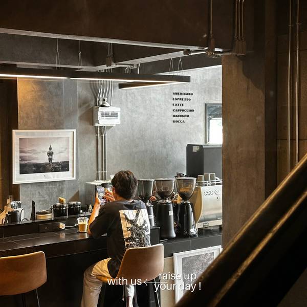 Moon Space Café & Bar