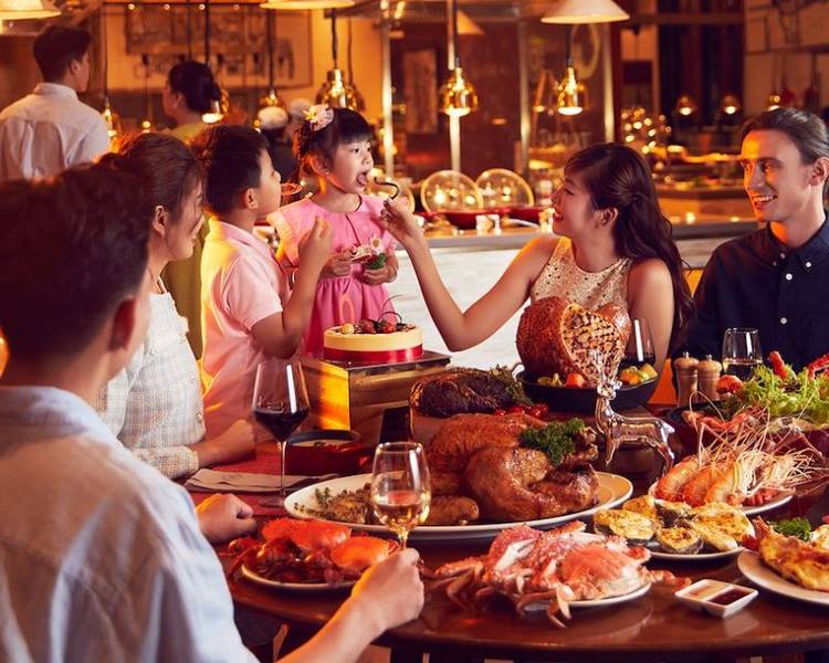Tận hưởng những phút giây hạnh phúc bên gia đình tại buffet Sheraton mùa lễ hội.