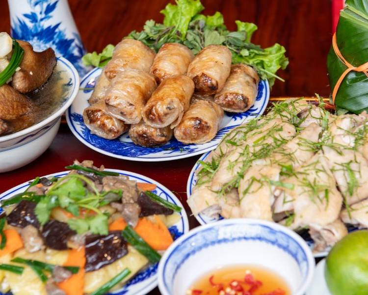 Mâm cỗ ngon miền Bắc vào ngày Tết được bày biện đẹp mắt