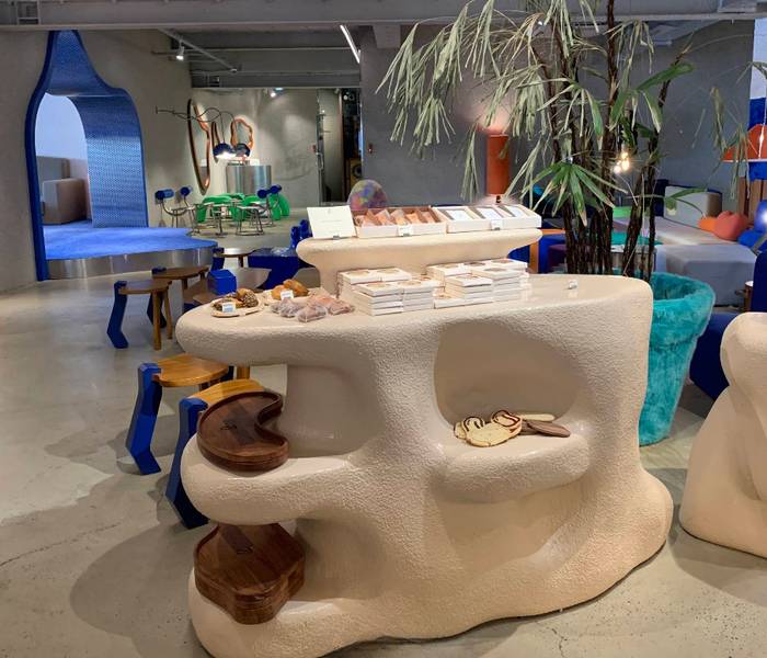 Không gian trưng bày độc đáo bên trong Tongue Planet.