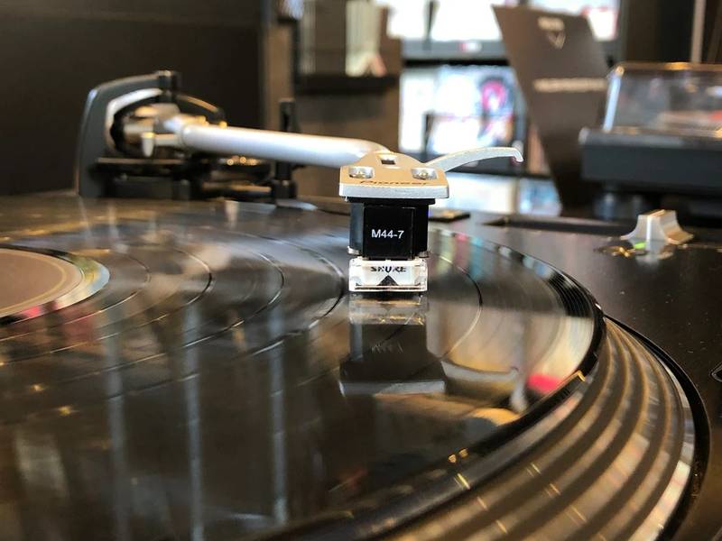 Đĩa than là một trong những nét đặc trưng tại Hyundai Card Music Library.
