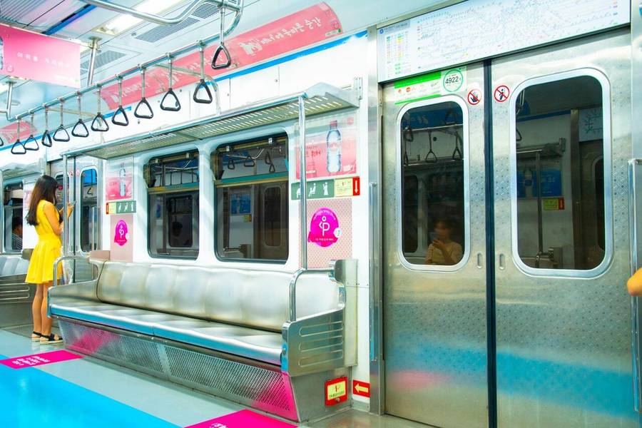 Tàu điện ngầm là phương tiện công cộng thuận tiện nhất dành cho du khách ở Yeouido.