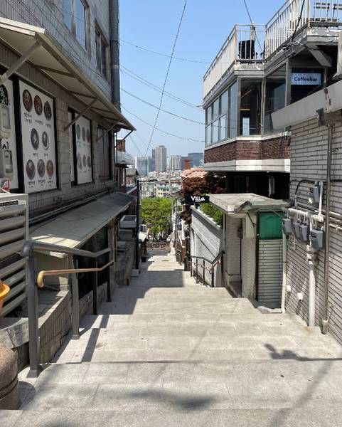 Những con dốc đặc trưng tại Haebangchon. 