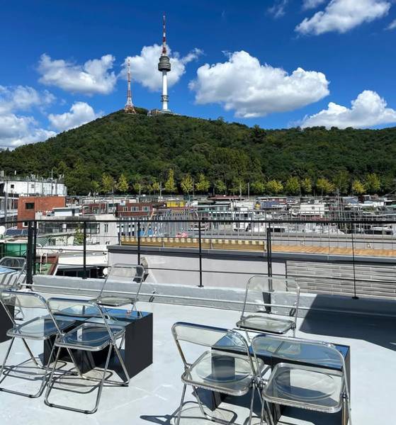 Nuldam Space với tầng thượng ngắm cảnh núi Namsan. 