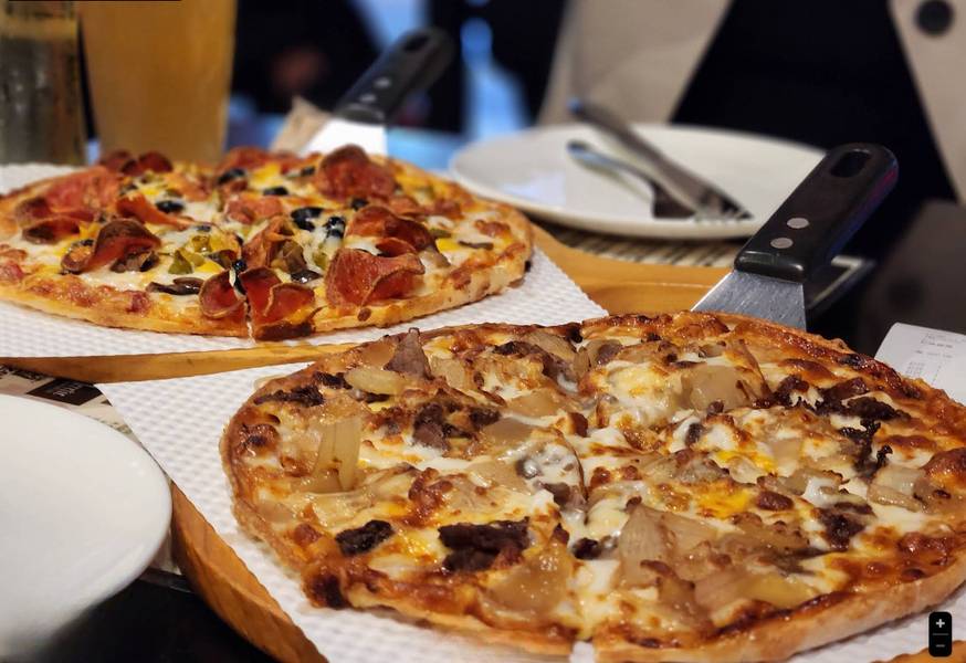 Pizza chuẩn Mỹ đầy hấp dẫn tại Bonny’s Pizza Pub. 