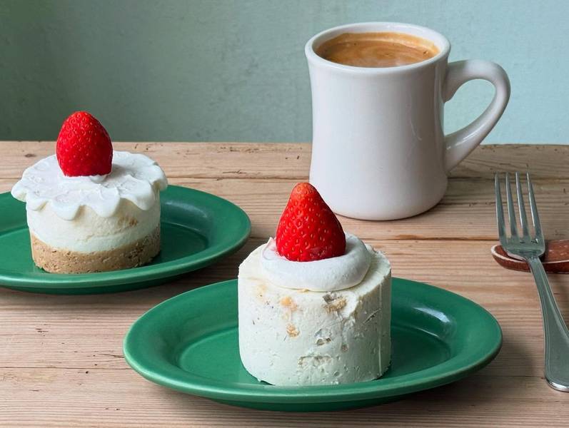 Các loại bánh tráng miệng hấp dẫn tại earth us Yeonnam. 