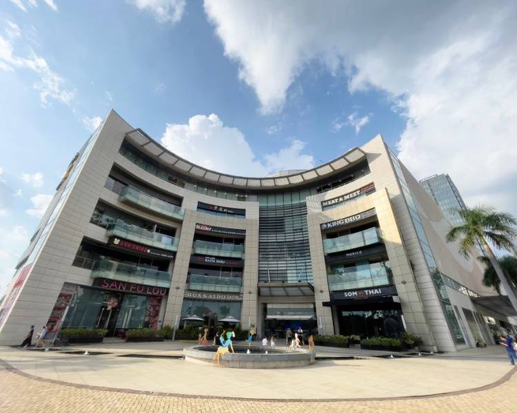 Crescent Mall quy tụ hàng loạt các thương hiệu nổi tiếng.