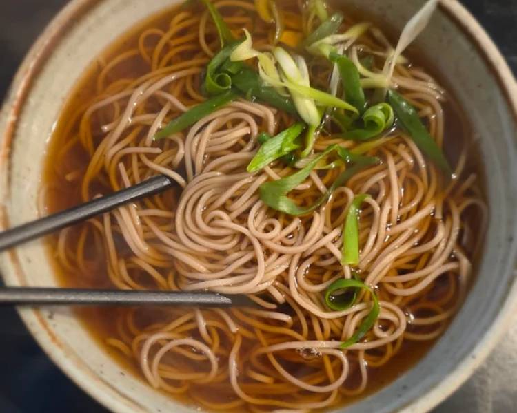 Mì Soba Kyoto là món bạn nên thử khi đến Kifune Shrine.