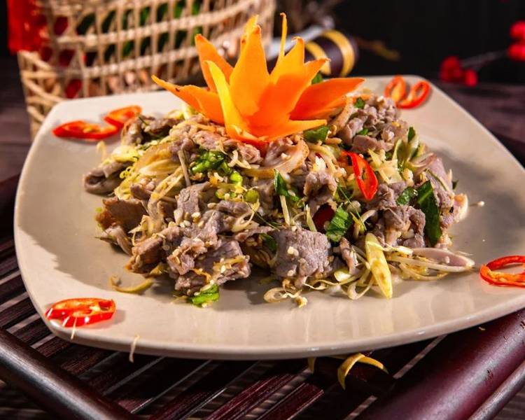 Thịt dê núi là món ăn bạn không nên bỏ lỡ khi đến Tràng An.