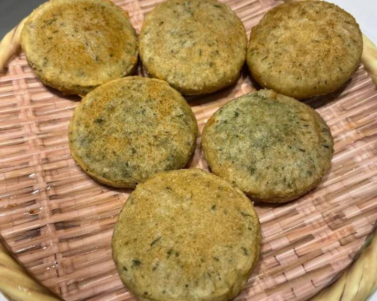 Bánh Ciba là món ăn vặt được ưa chuộng của người dân địa phương.