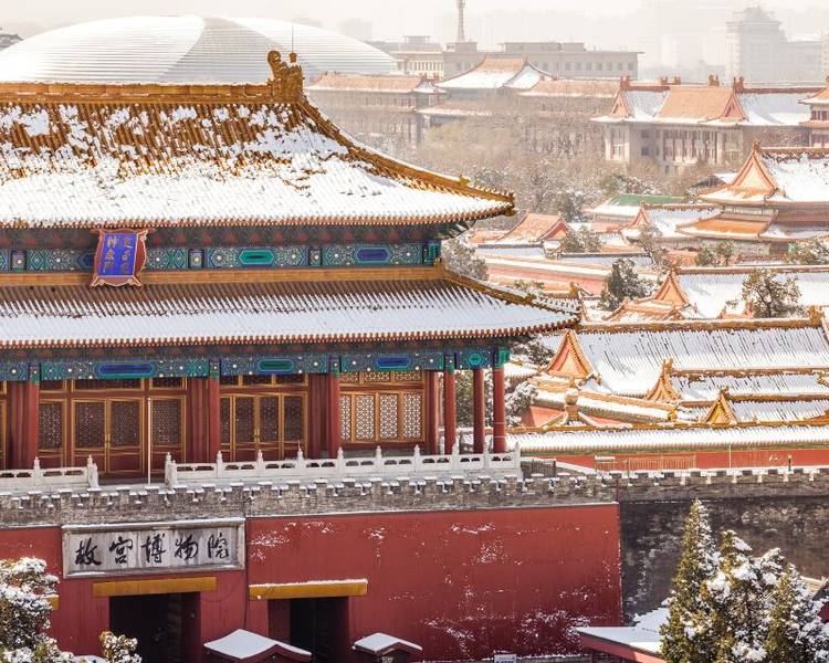 Tử Cấm Thành phủ đầy tuyết tạo nên khung cảnh lãng mạn cho việc sống ảo khi đi du lịch Trung Quốc tháng 12.