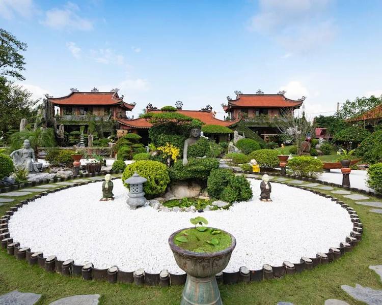 Ngoài đến tham quan chùa Địa Tạng Phi Lai, bạn có thể bổ sung thêm hành trình với chùa Phật Quang - một trong những ngôi chùa đẹp nhất Hà Nam.