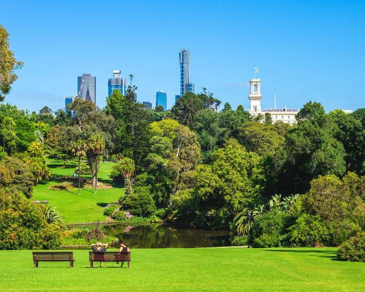 Vườn Bách thảo quốc gia Victoria là địa điểm lý tưởng để thư giãn và picnic nhẹ nhàng.