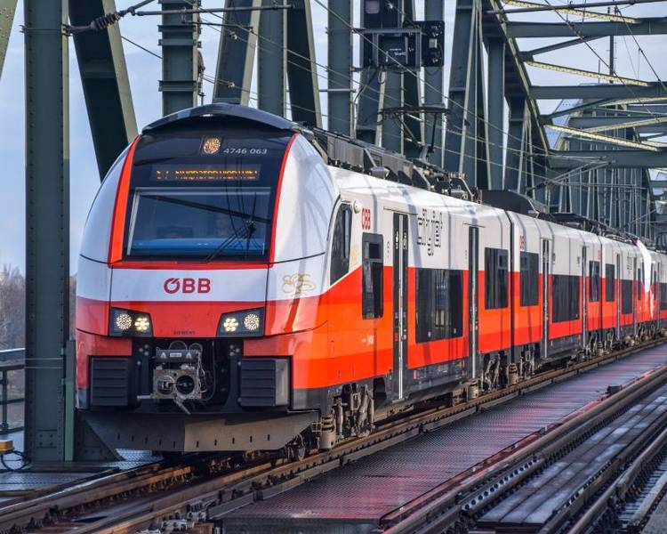 Đối với một số chuyến tàu cao tốc hoặc tàu đêm, bạn cần phải đặt chỗ trước và phí thường chưa bao gồm trong Eurail Pass.