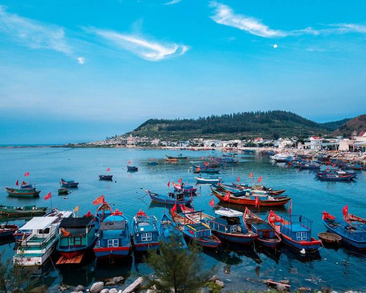 Huyện đảo Lý Sơn là địa điểm du lịch hot được nhiều du khách yêu thích.