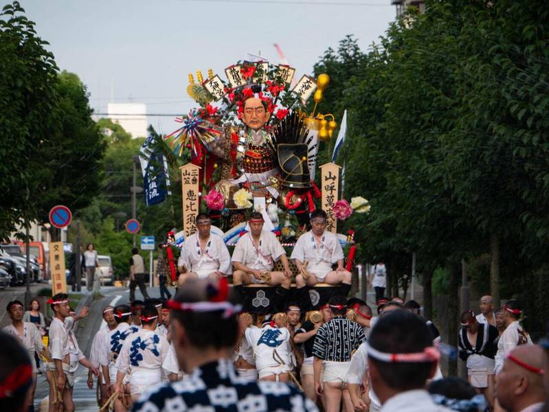Cuộc diễu hành tại lễ hội Hakata Gion Yamakasa.