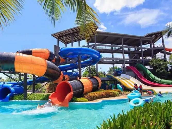 แบล็คเมาน์เทน วอเตอร์พาร์ค (Black Mountain Water Park) – หัวหิน