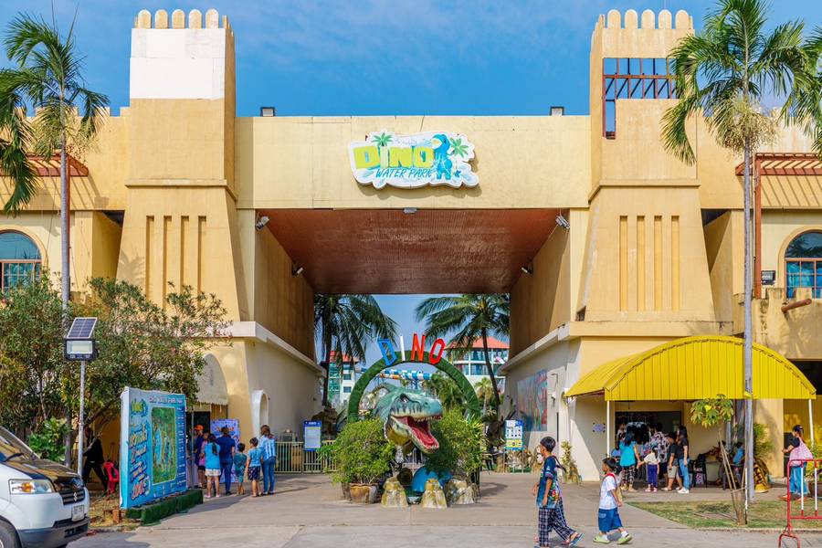  ไดโนวอเตอร์พาร์ค (Dino Water Park) – ขอนแก่น