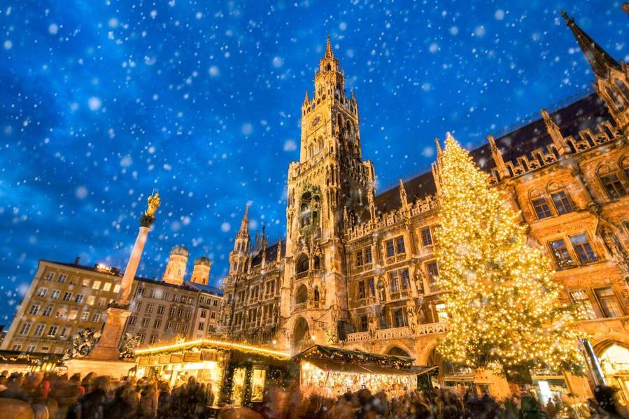 Quảng trường Marienplatz lộng lẫy vào đêm giáng sinh tại Munich.