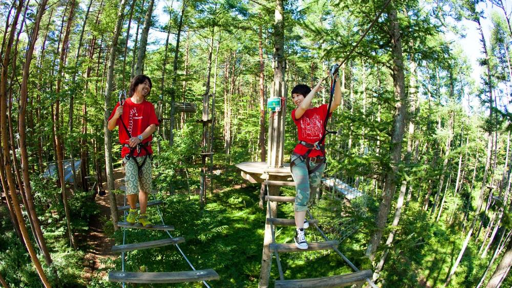 เล่น Zipline โหนสลิงข้ามป่า